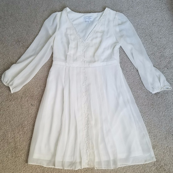 Jessica Simpson Dresses & Skirts - Jessica simpson Size 6 white dress.